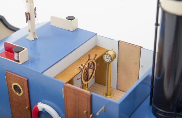 Rimorchiatore in kit scala 1/20 lungo 737mm in legno ed ABS