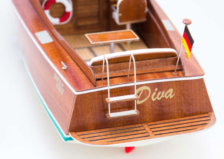 Yatch Diva cabinato radiocomandato kit in legno 580mm