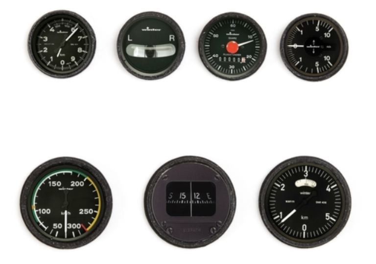 Strumenti moderni per cockpit scala 1/4 con base in legno