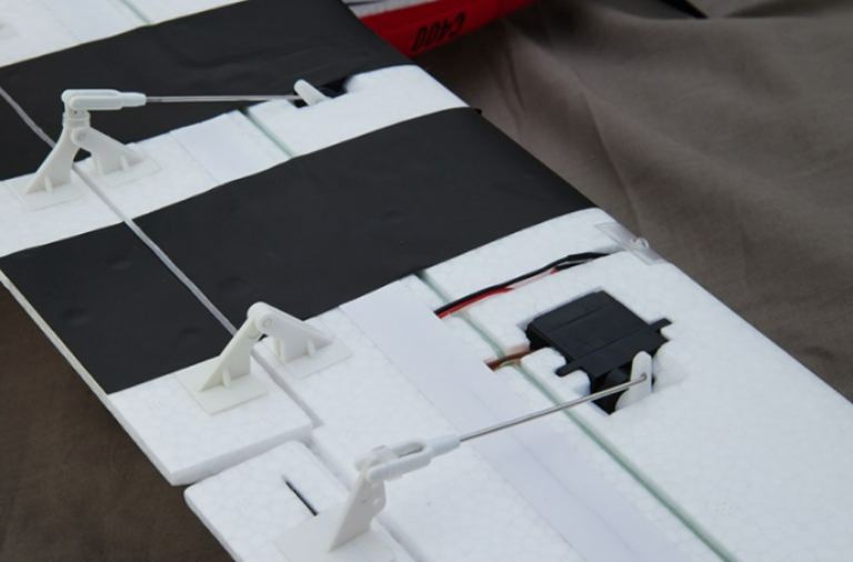 C400 rosso trainer ad ala bassa 1100mm PNP