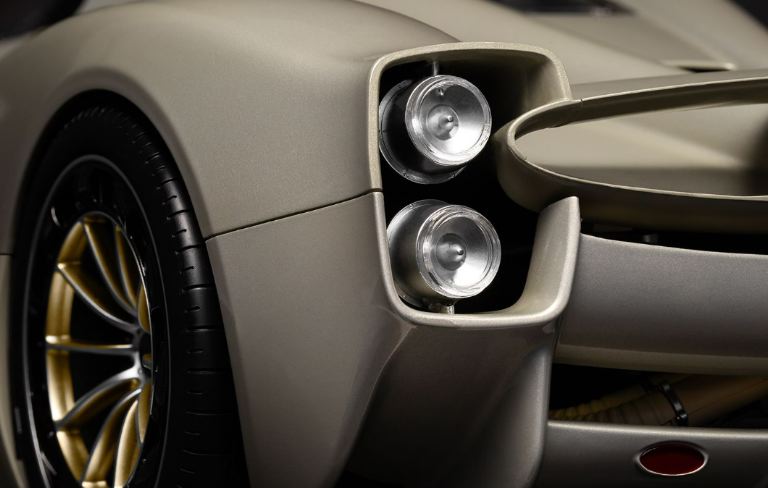 Pagani Utopia Coupé - Rinascimento Lucido - 1/8 Kit di montaggio - LIMHK120 - immagine 9