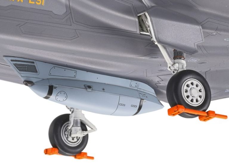 F35C Lightning 1/72 - TAM60794 - immagine 8