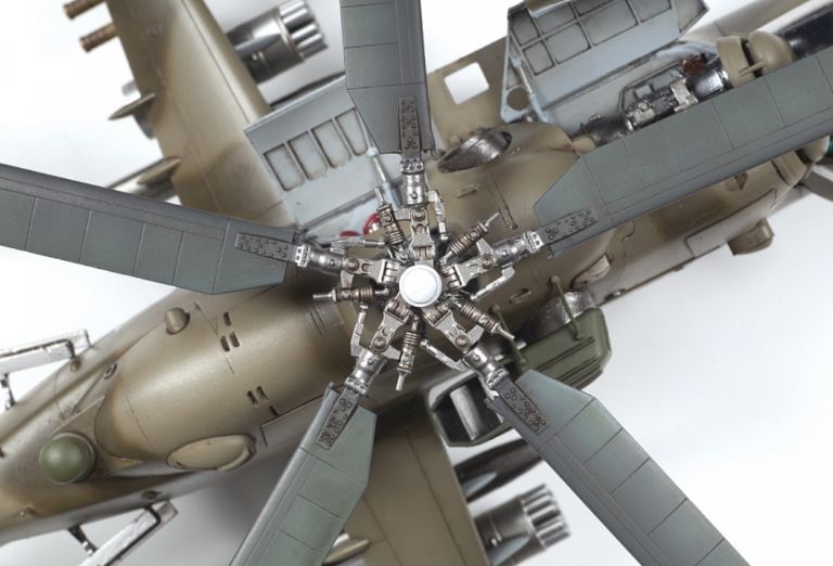 Elicottero Mil-Mi 24 V/Vp 1/48 - ITAZS4823 - immagine 3