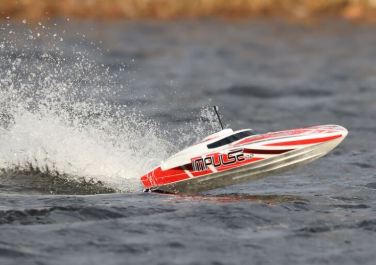 Scafo Impulse 32 BL bianco e rosso con radio 90km/h - HORPRB08037T2 - immagine 9