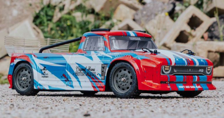 Infraction 4x4 Mega rossa e blu 1/8 Resto-Mod Truck a spazzole - HORARA4215V31 - immagine 5