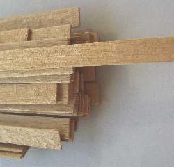 LISTELLI NOCE mm    1x7   50pz - M80007