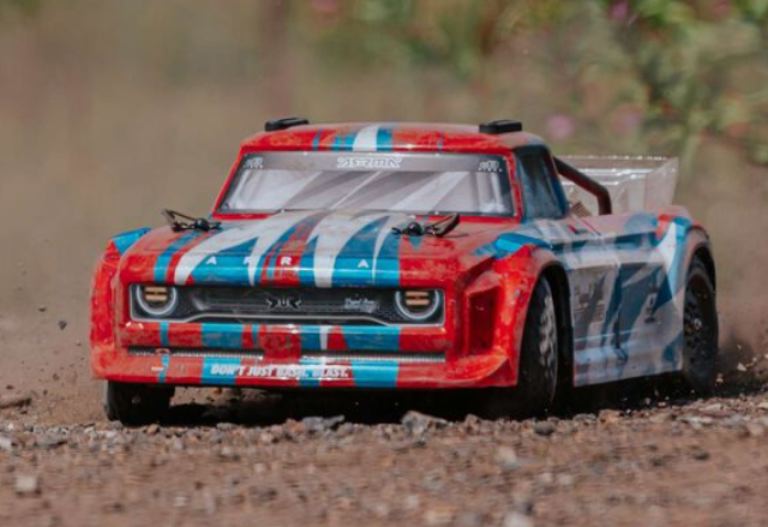 Infraction 4x4 Mega rossa e blu 1/8 Resto-Mod Truck a spazzole - HORARA4215V31 - immagine 6