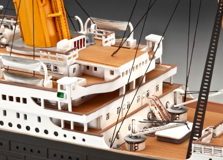 R.M.S. Titanic 1/400 con colla e colori lunga 670mm - REV5715 - immagine 3