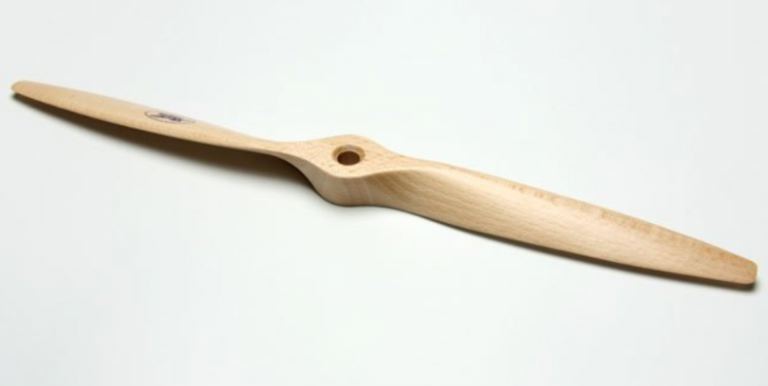 Elica Fiala in legno 18x6 per motori a scoppio - PCHC4647