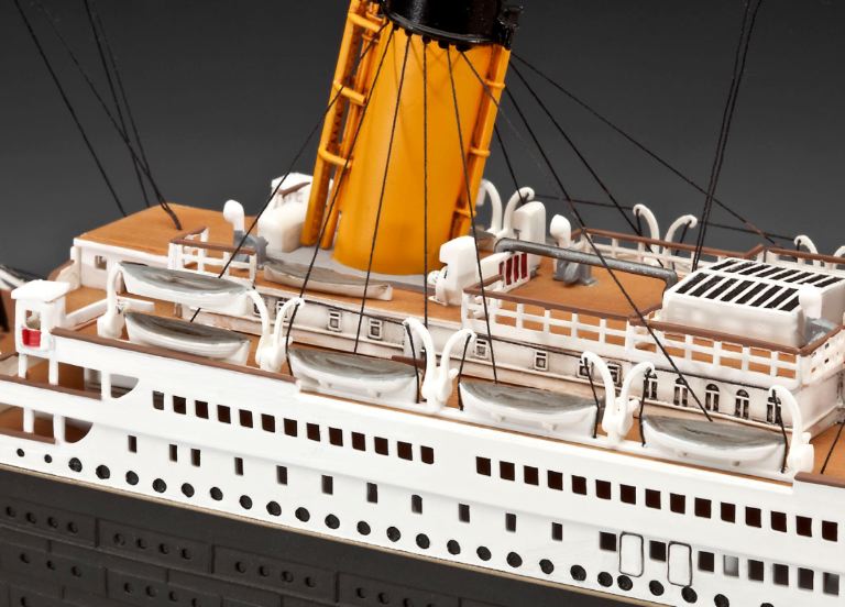 R.M.S. Titanic 1/400 con colla e colori lunga 670mm - REV5715 - immagine 4