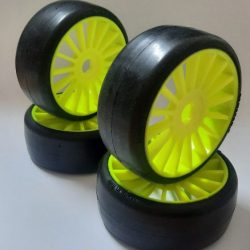 Gomme rally game soft SL200 Slick 4pz 1/8 su cerchi gialli o neri - SPRSL200