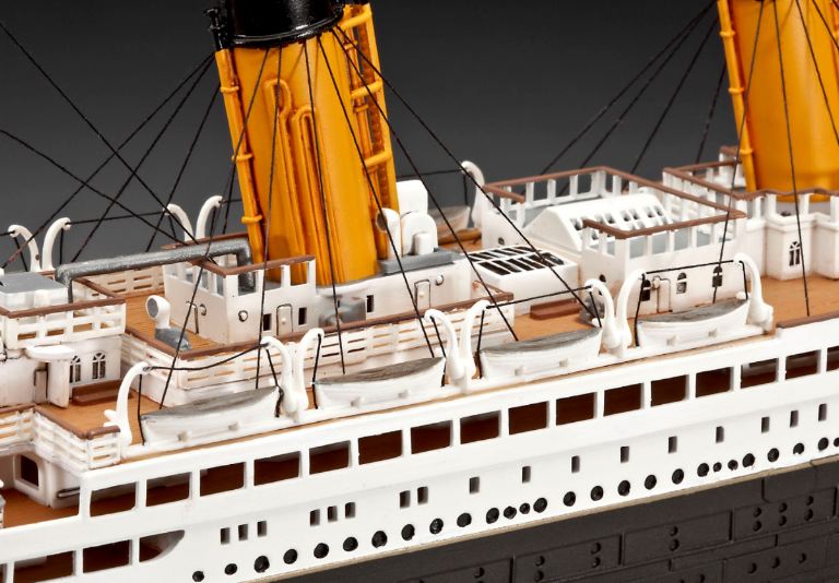 R.M.S. Titanic 1/400 con colla e colori lunga 670mm - REV5715 - immagine 5