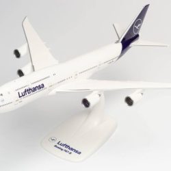 1754724P Boeing 747-8 Lufthansa Intercontinental 2018 - HER611930