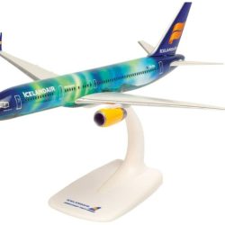 Boeing 757-200 Icelandair Hekla Aurora 1/200 - HER610735-001