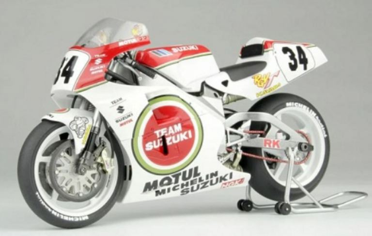 Suzuky RGV 500 1993 1/12 – TAMBE13001